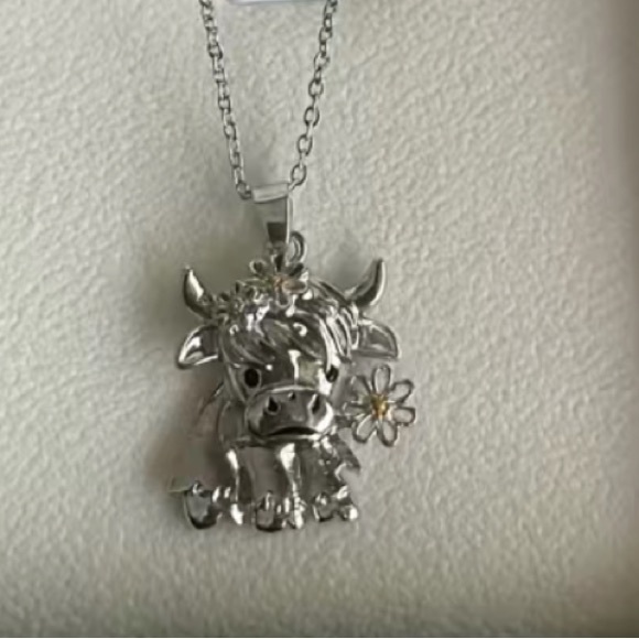 Highland Cow Pendant Silver Necklace - Picture 3 of 7